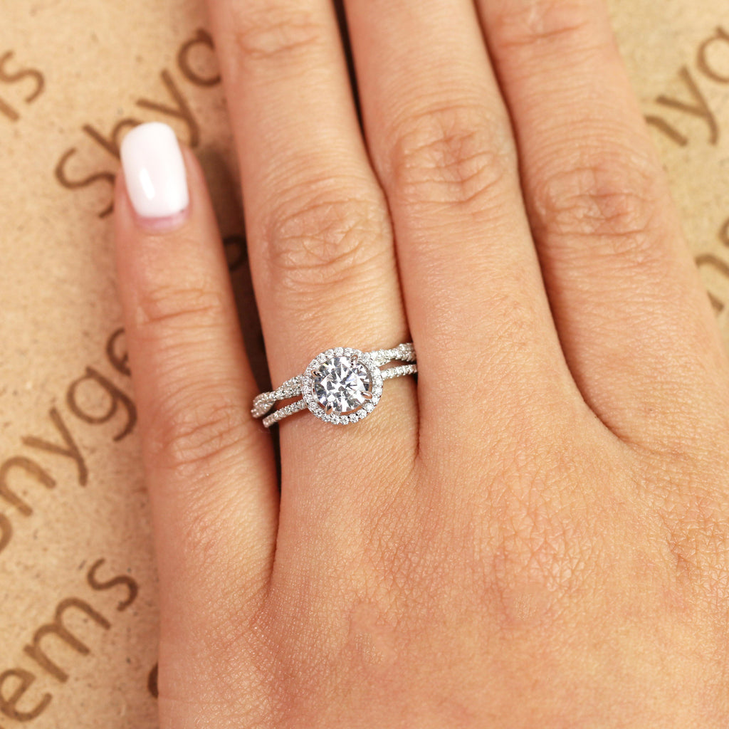 2 Carat Round Cut Moissanite Infinity Wedding Set