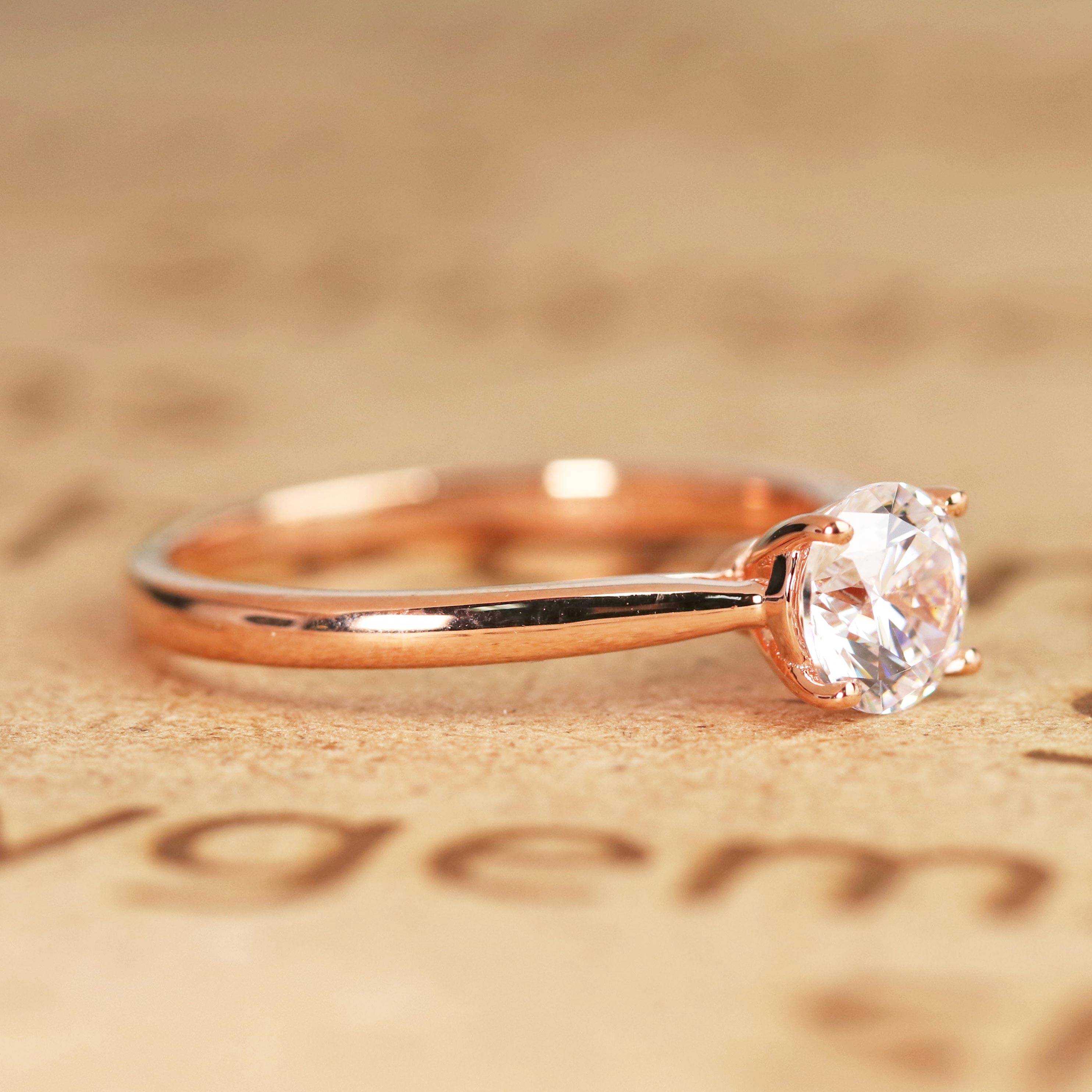 Solitaire 1 Carat Round Cut Moissanite Engagement Ring