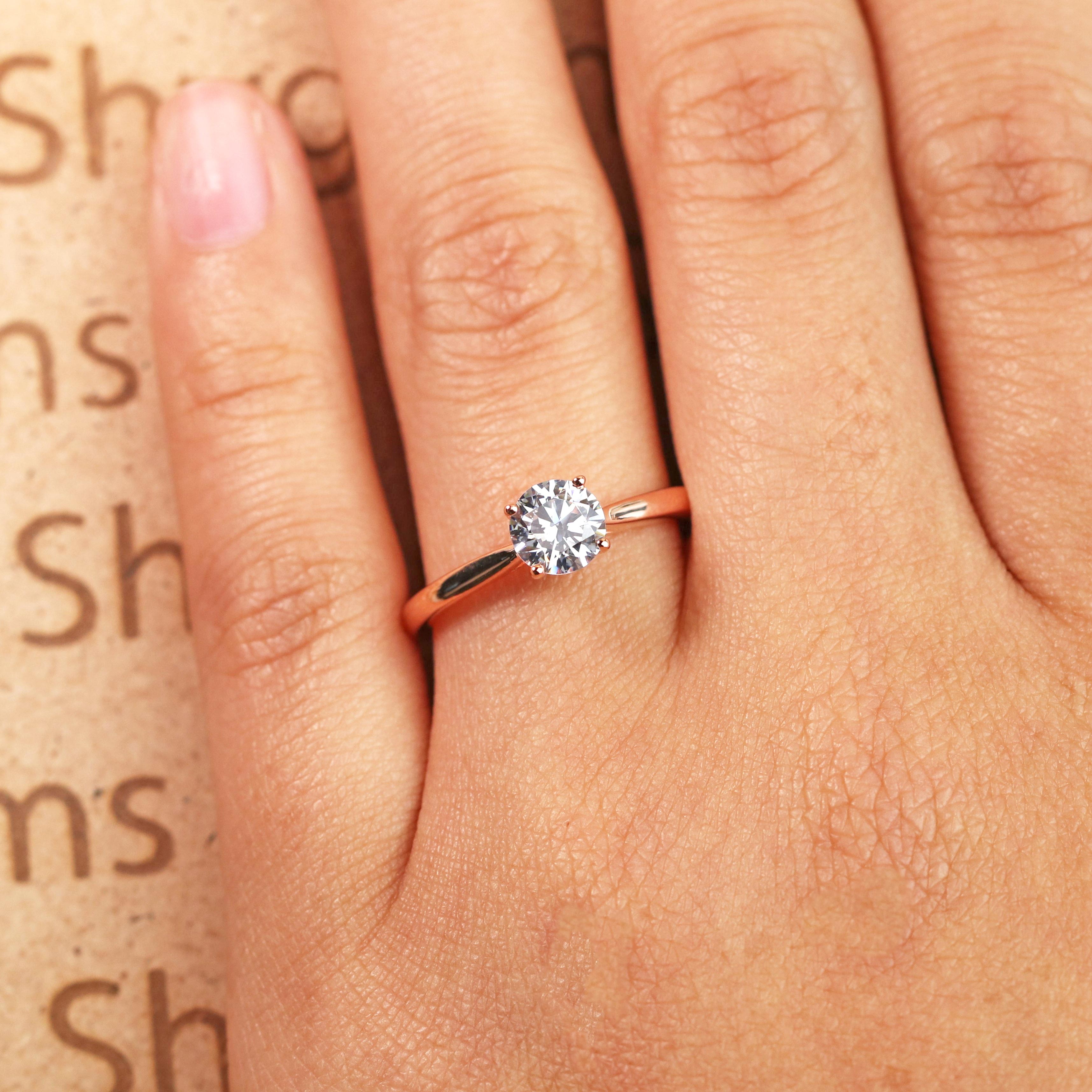 Solitaire 1 Carat Round Cut Moissanite Engagement Ring