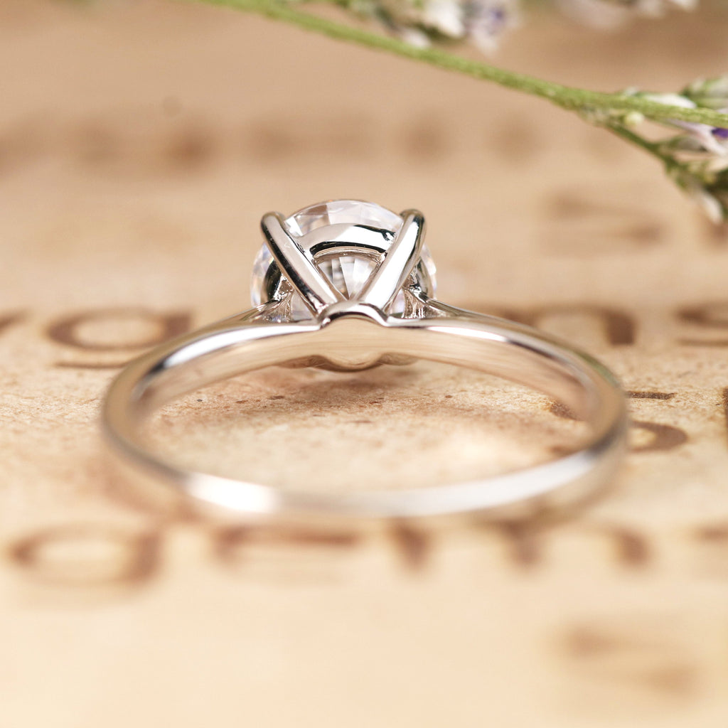 Solitaire 1 Carat Round Cut Moissanite Engagement Ring