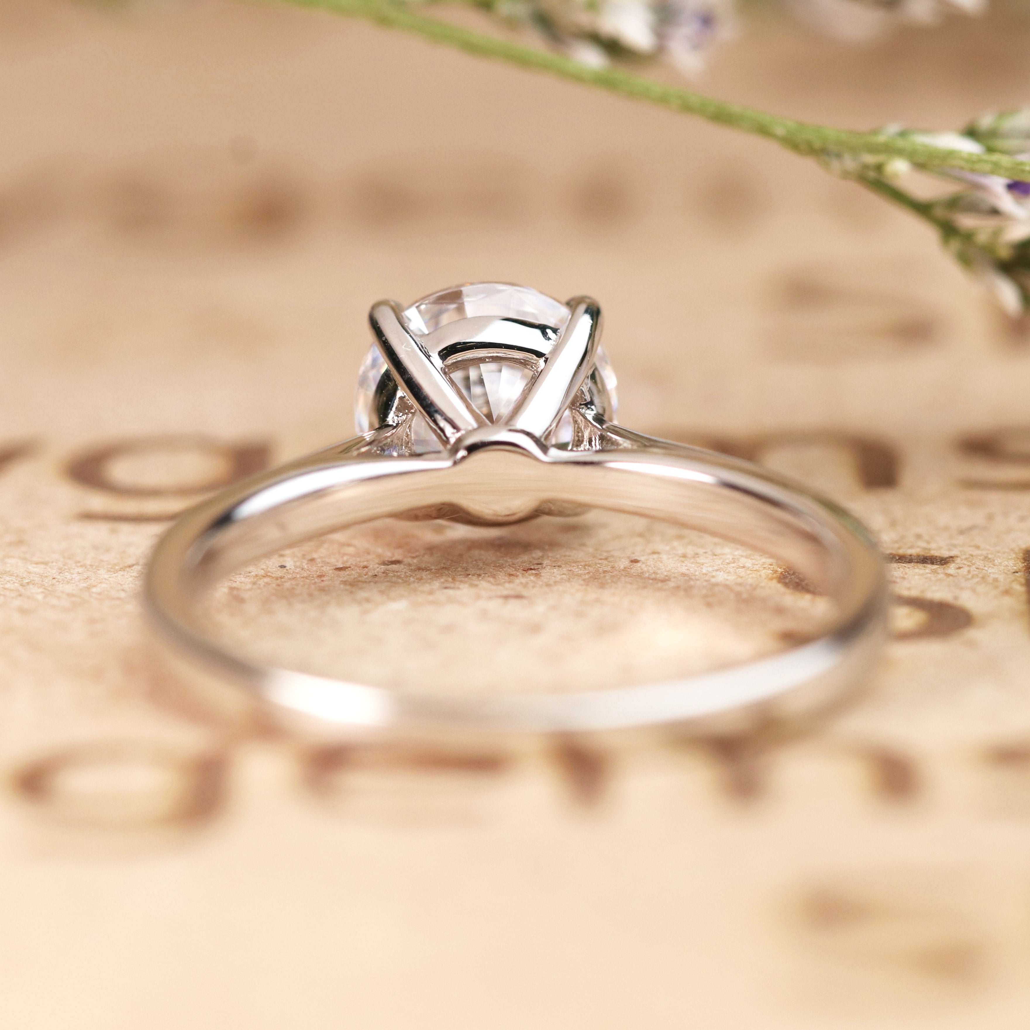 Solitaire 1 Carat Round Cut Moissanite Engagement Ring