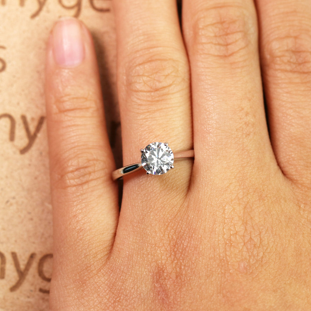 Solitaire 1 Carat Round Cut Moissanite Engagement Ring