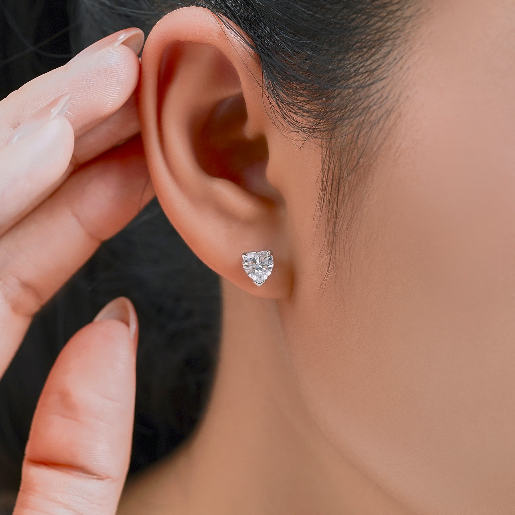 JeenMata Gorgeous 1.5 Carat Heart Cut - Cubic Zirconia - April Birthstone Solitaire Stud Earrings in 18K White Gold Plating for Women