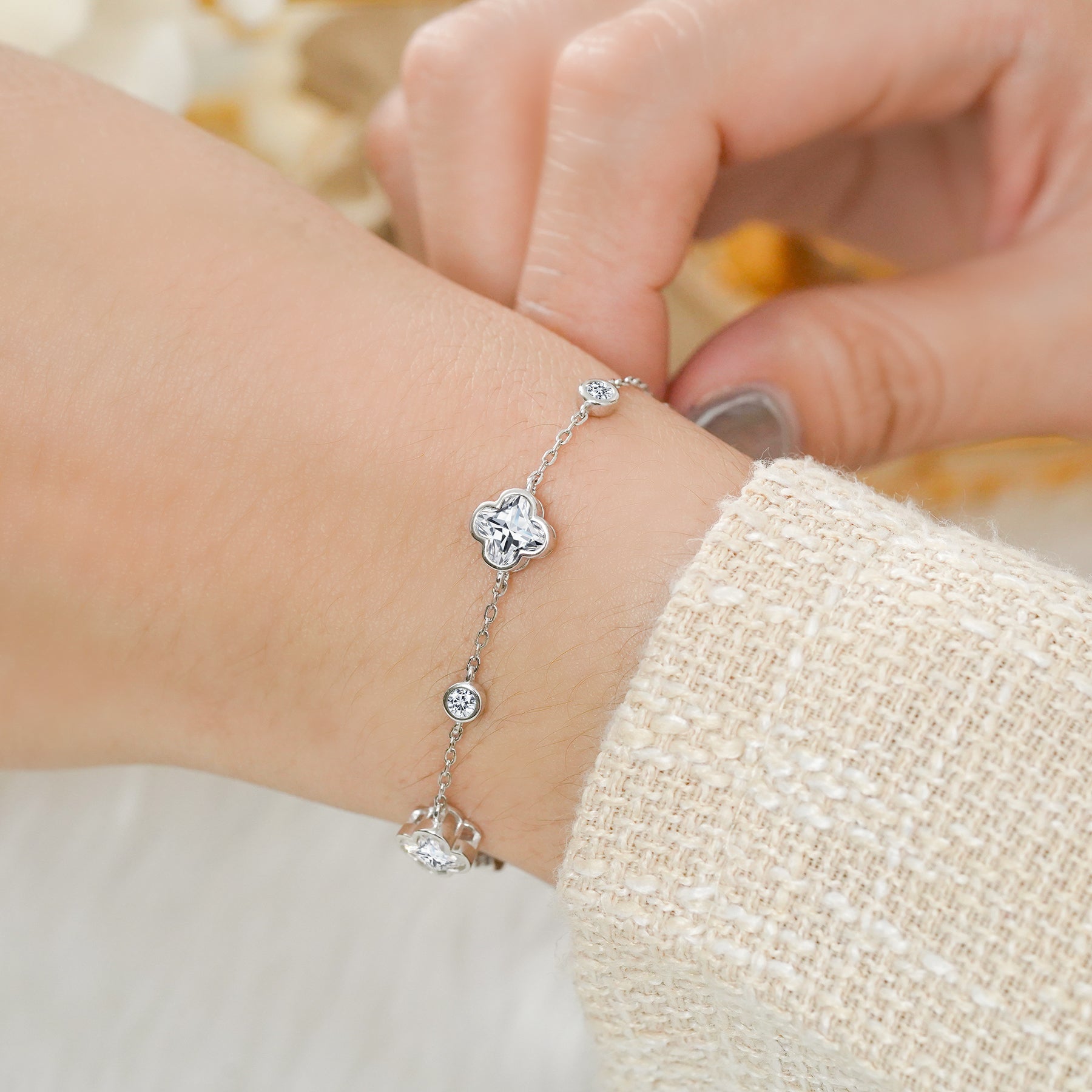 JeenMata 3 Carat Elegant Flower Moissanite Bracelet - Motif Bracelet in 18K White Gold Plating for Women