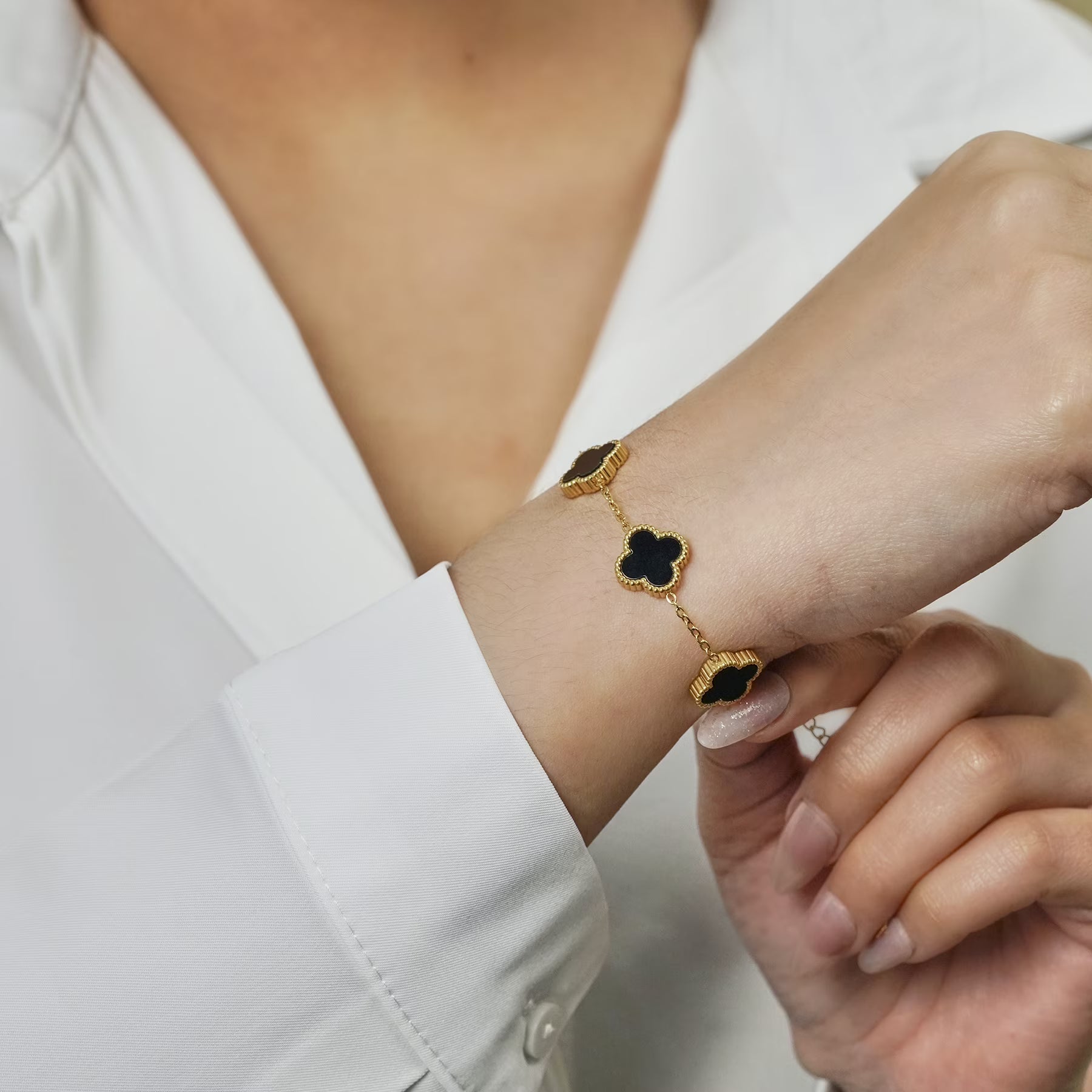 JeenMata Black Flower Link Bracelet in Yellow Gold Plated