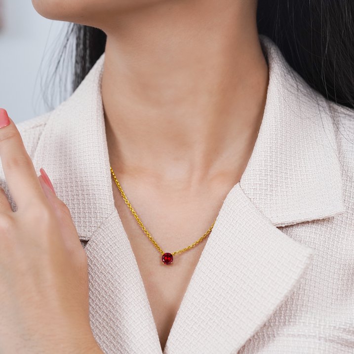 JeenMata 1.75 Carat Garnet - January Birthstone Solitaire Pendant Necklace in 18K Yellow Gold Plated, Female, Adult